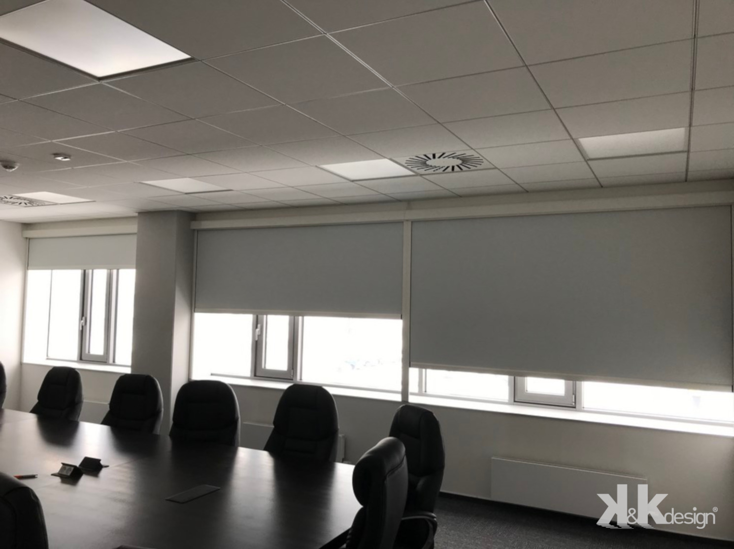 Screenové rolety HR8 ZIP, vertikální žaluzie, interiérové horiontální žaluzie v kancelářích Hyundai v Ostravě