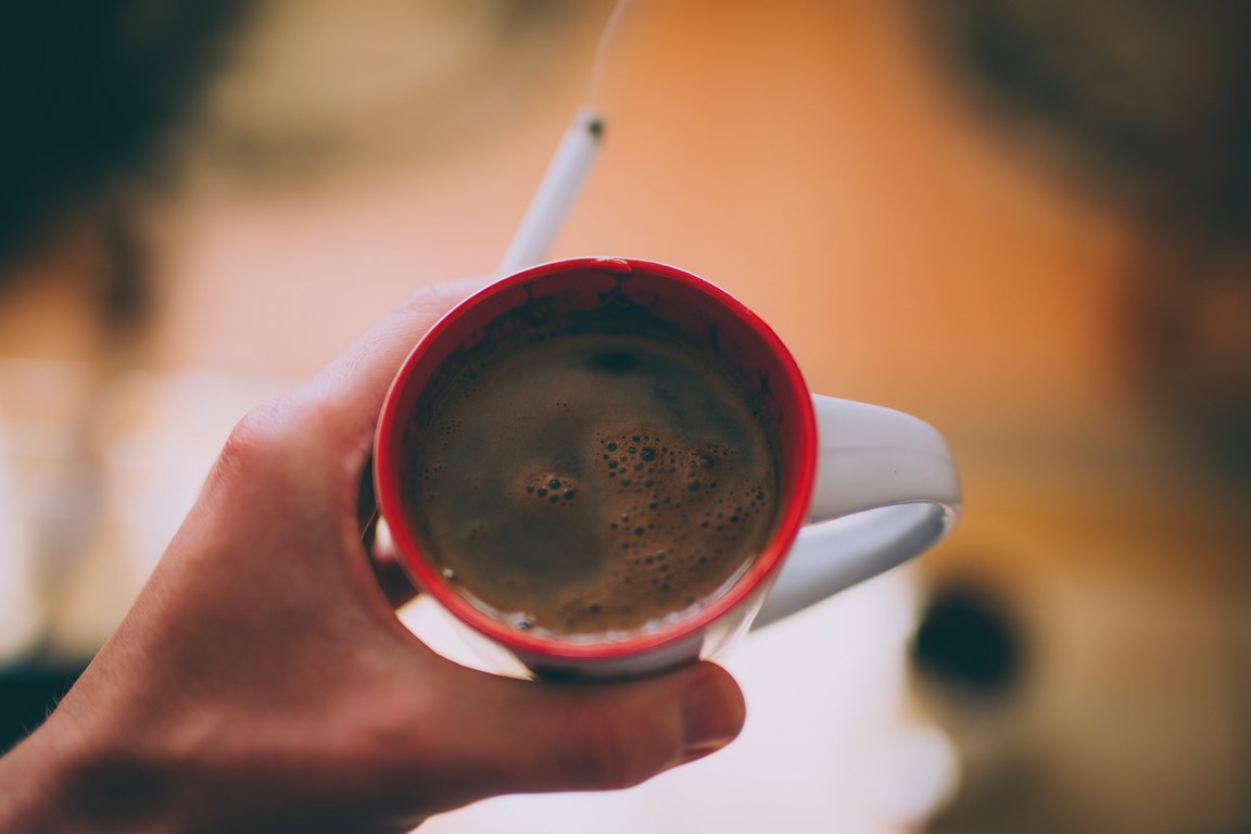 Kafe a cigárko si před spaním raději odpusťte